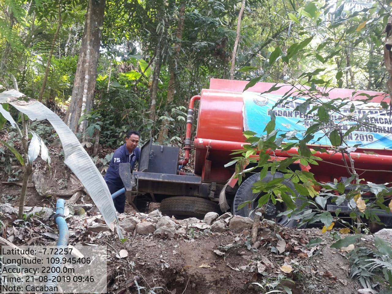 DISTRIBUSI BANTUAN AIR BERSIH HARI KE-65 DI DESA CACABAN LOR