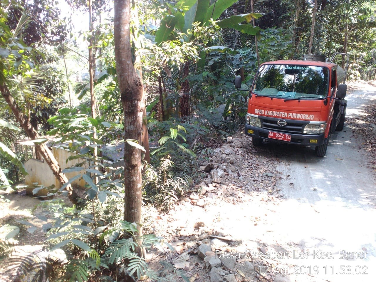 DISTRIBUSI BANTUAN AIR BERSIH HARI KE-56 DI DESA CACABAN LOR