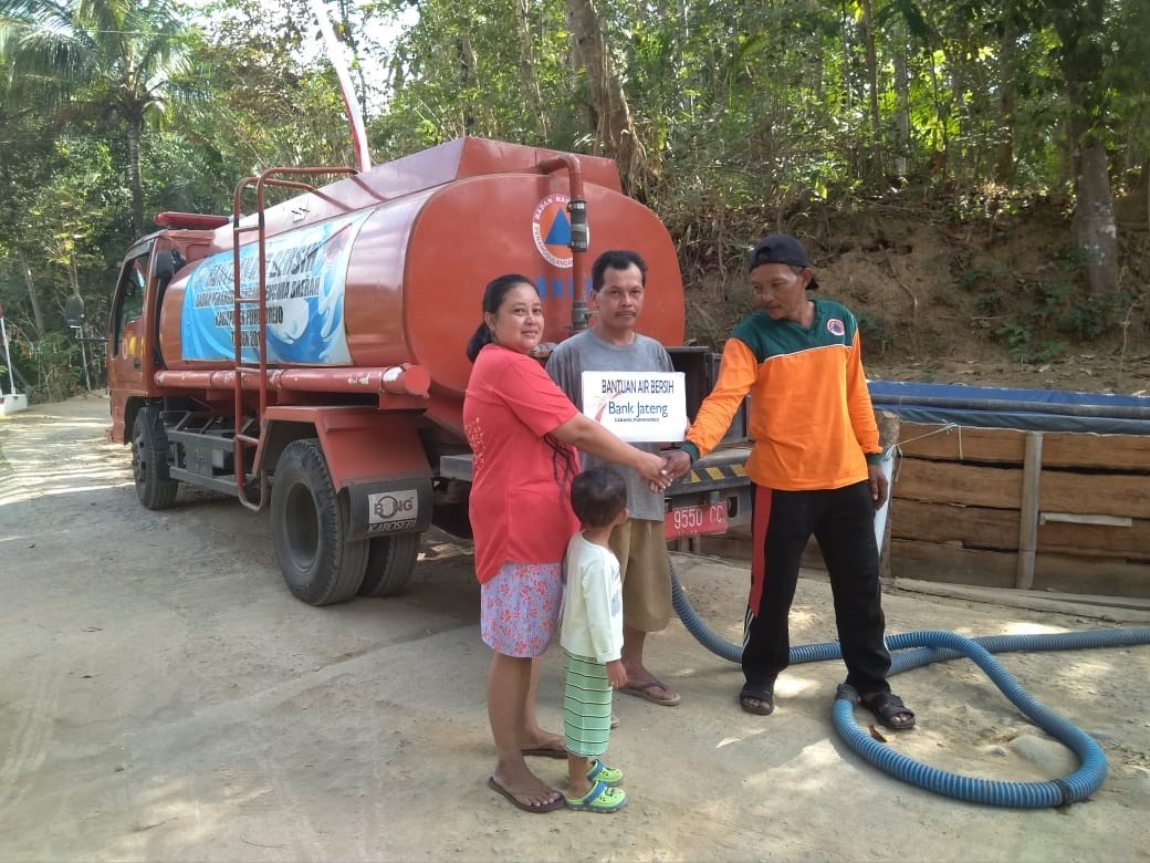 DISTRIBUSI BANTUAN AIR BERSIH HARI KE-60 SOMOREJO