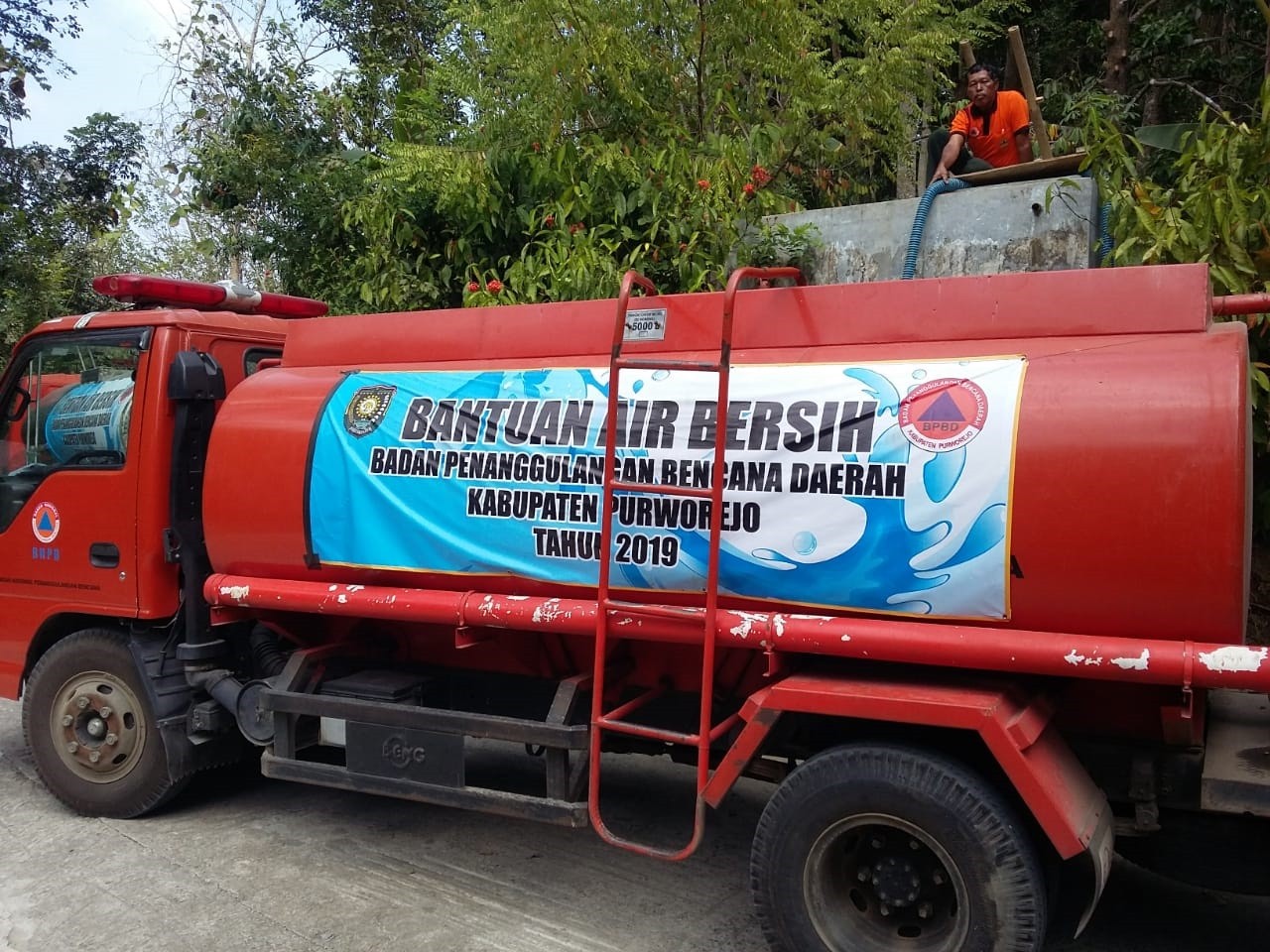 DISTRIBUSI BANTUAN AIR BERSIH HARI KE-24 DI DESA SOKOAGUNG