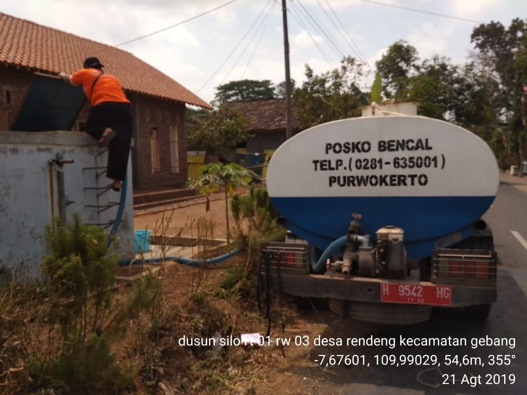 DISTRIBUSI BANTUAN AIR BERSIH HARI KE-65 DI DESA RENDENG