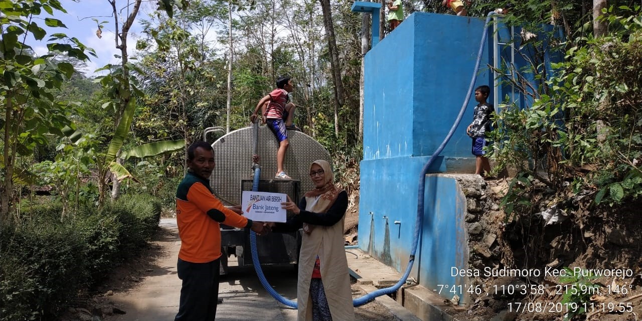 DISTRIBUSI BANTUAN AIR BERSIH HARI KE-61 DI DESA SUDIMORO