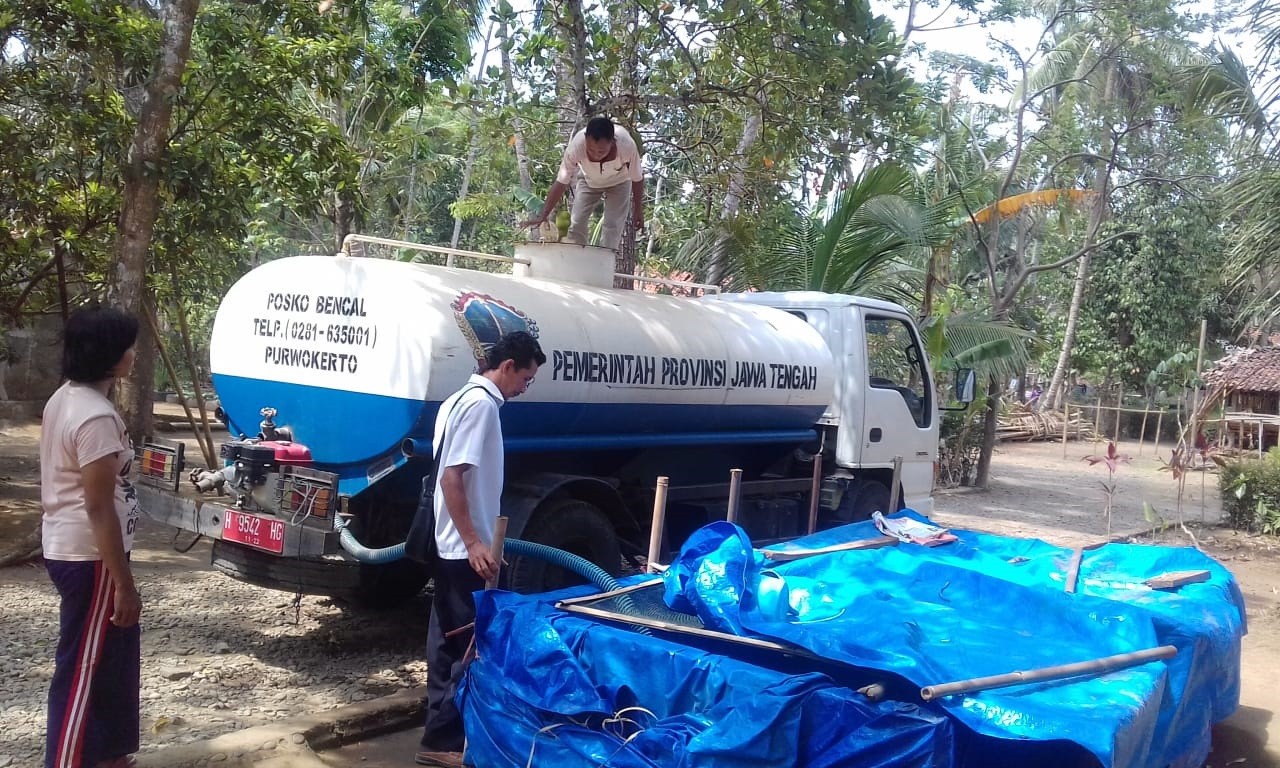 DISTRIBUSI BANTUAN AIR BERSIH HARI KE-166 DI DESA BAGELEN