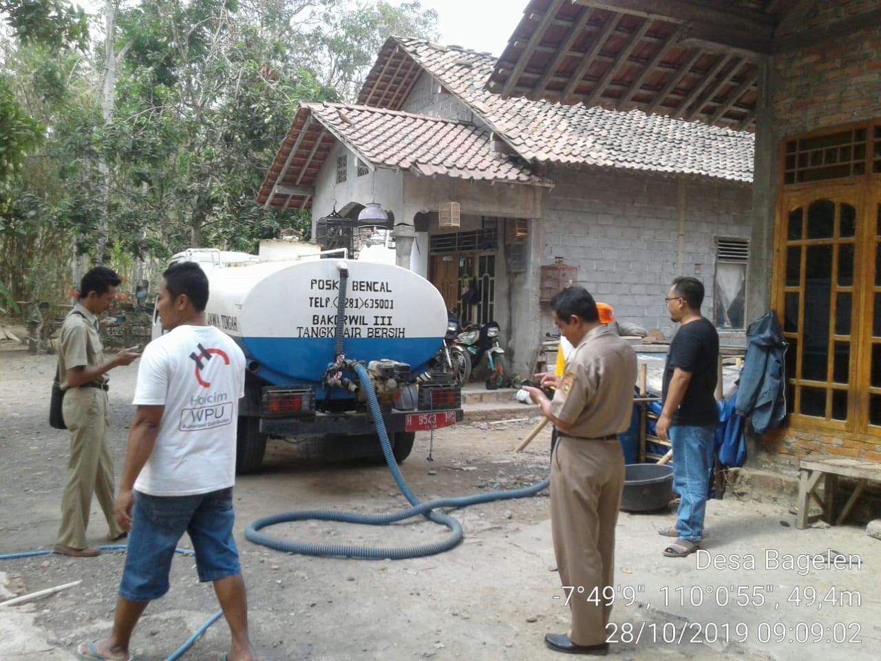 DISTRIBUSI BANTUAN AIR BERSIH HARI KE-133 DI DESA BAGELEN