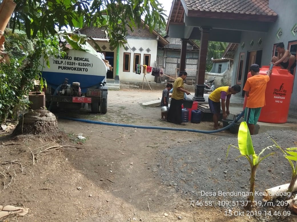 DISTRIBUSI BANTUAN AIR BERSIH HARI KE-120 DI DESA BENDUNGAN