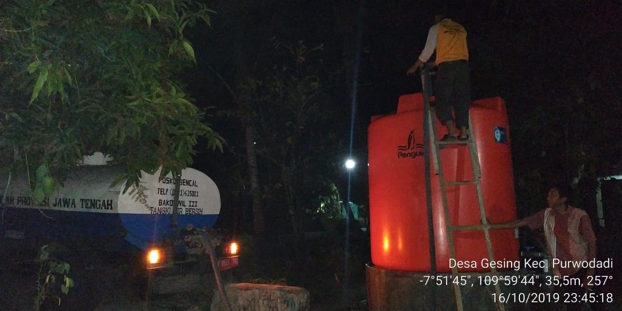 DISTRIBUSI BANTUAN AIR BERSIH HARI KE-121 DI DESA GESING