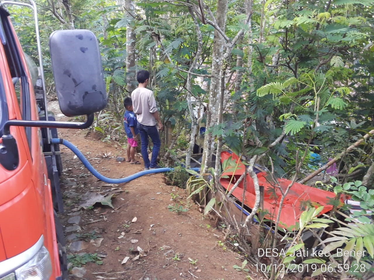 DISTRIBUSI BANTUAN AIR BERSIH HARI KE-176 DI DESA JATI