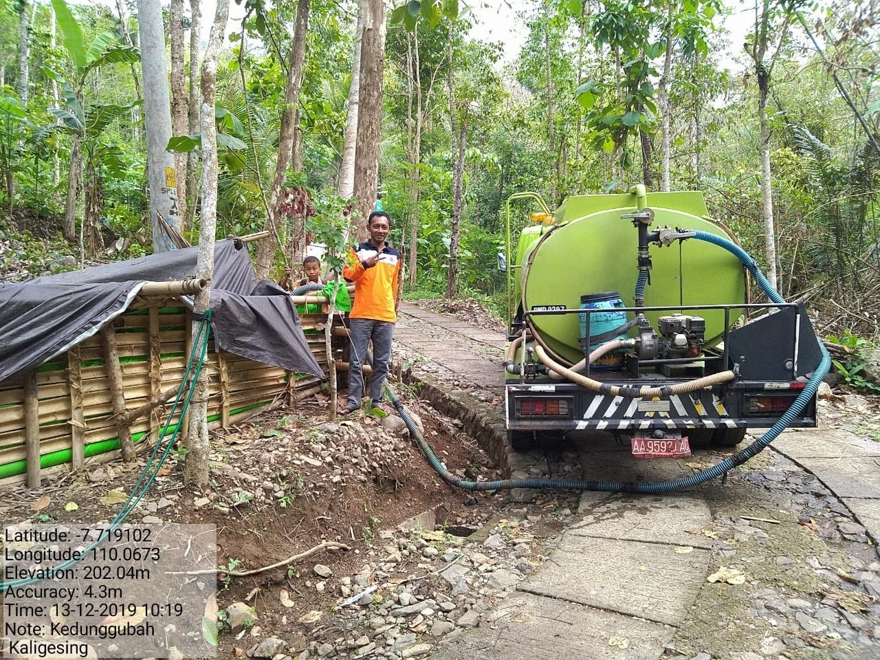 DISTRIBUSI BANTUAN AIR BERSIH HARI KE-179 DI DESA KEDUNGGUBAH