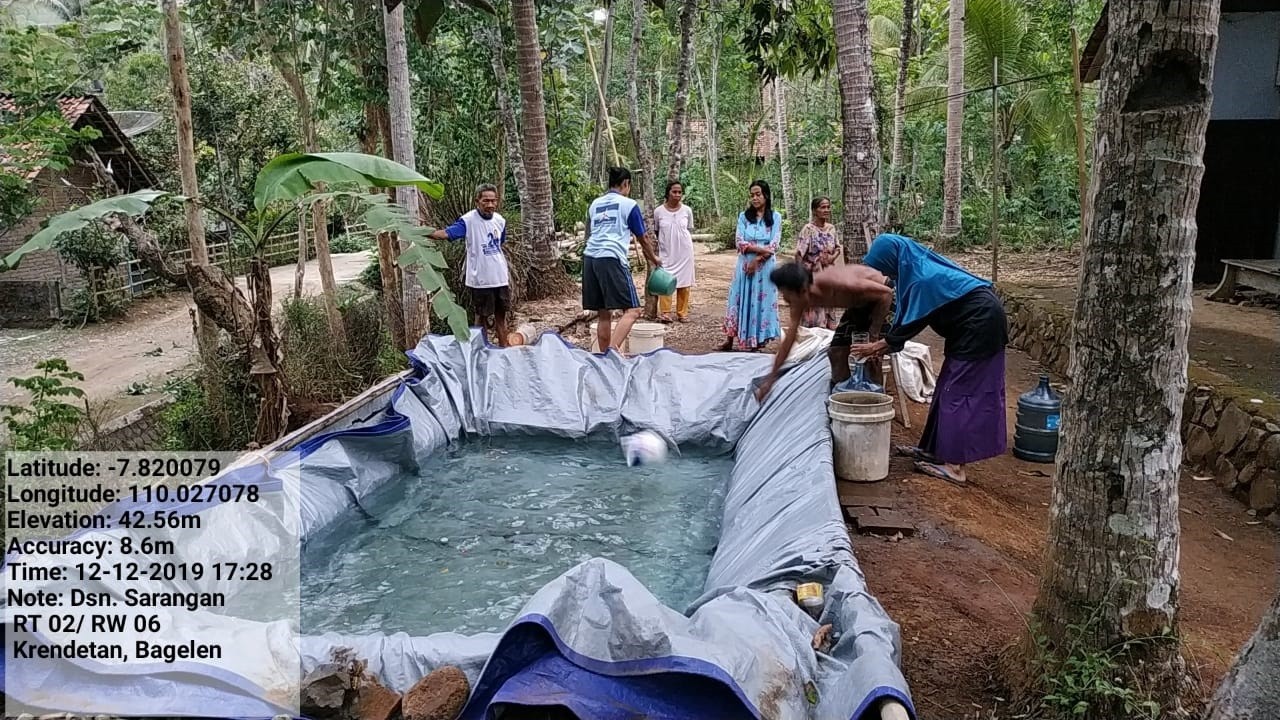 DISTRIBUSI BANTUAN AIR BERSIH HARI KE-178 DI DESA KRENDETAN