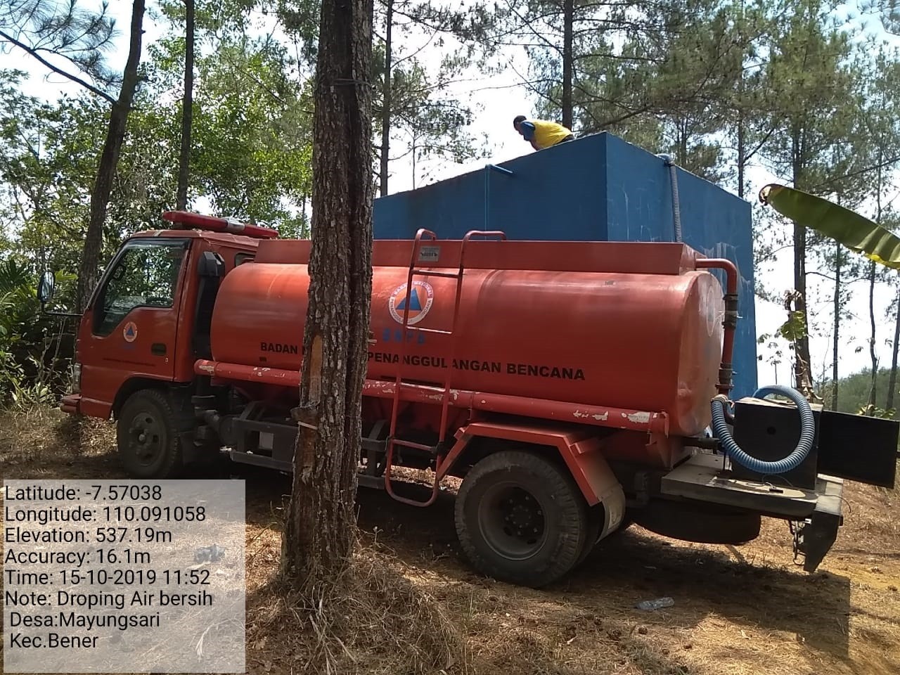 DISTRIBUSI BANTUAN AIR BERSIH HARI KE-120 DI DESA MAYUNGSARI