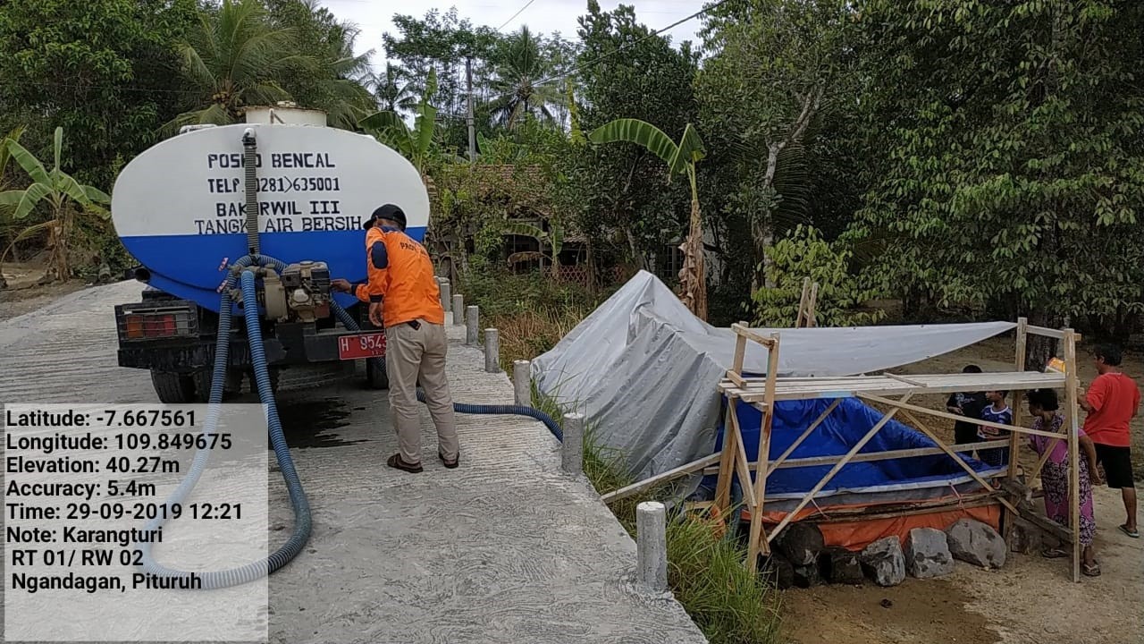 DISTRIBUSI BANTUAN AIR BERSIH HARI KE-119 DI DESA NGANDAGAN