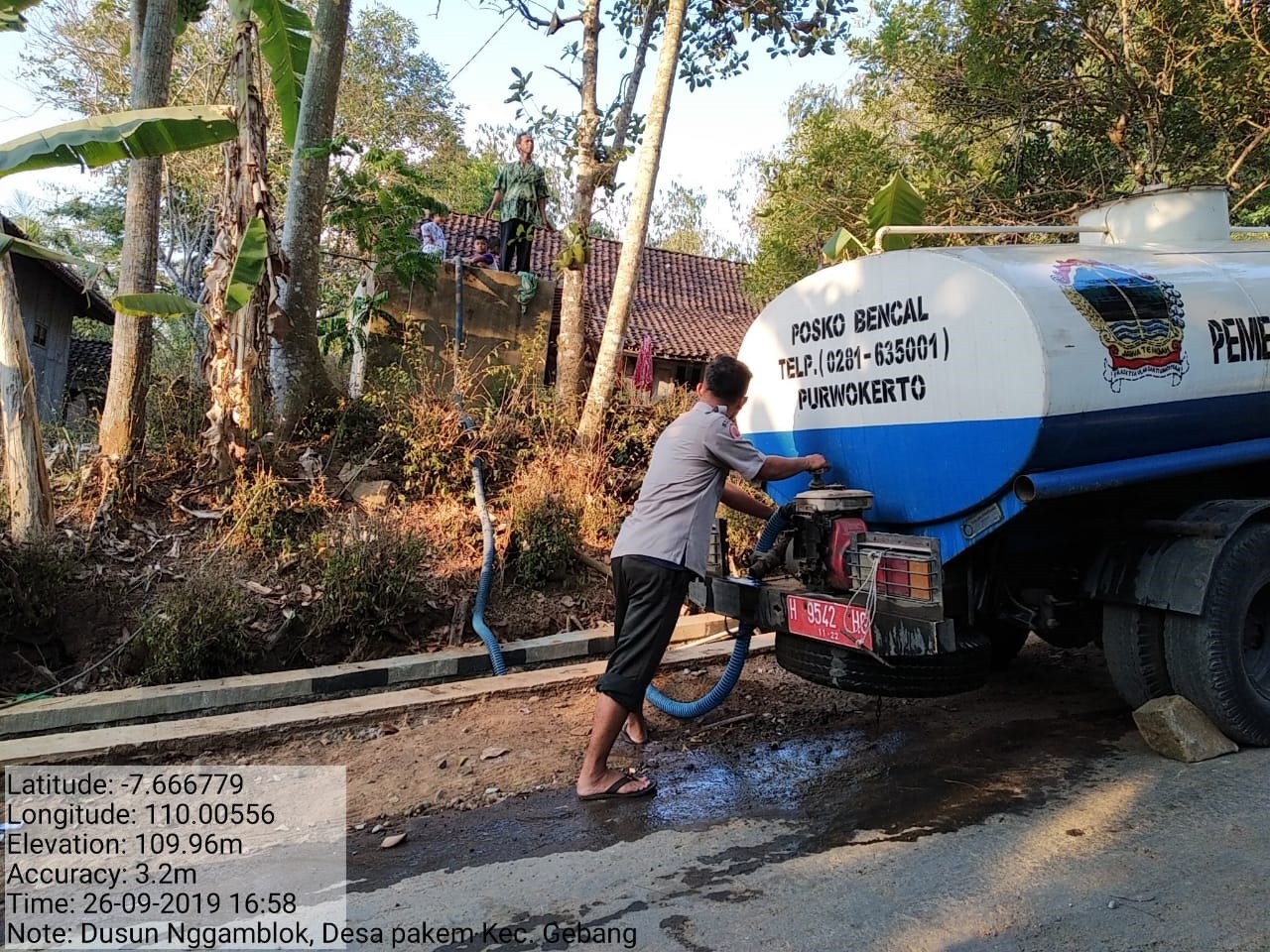 DISTRIBUSI BANTUAN AIR BERSIH HARI KE-125 DI DESA PAKEM