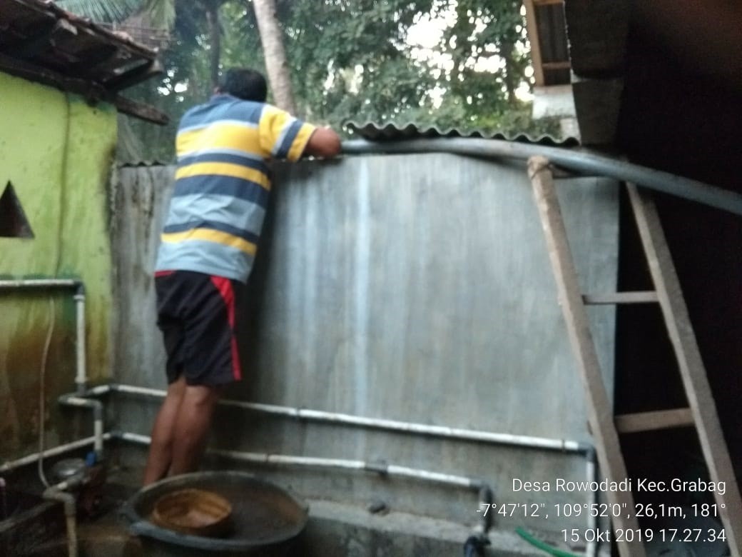 DISTRIBUSI BANTUAN AIR BERSIH HARI KE-120 DI DESA ROWODADI