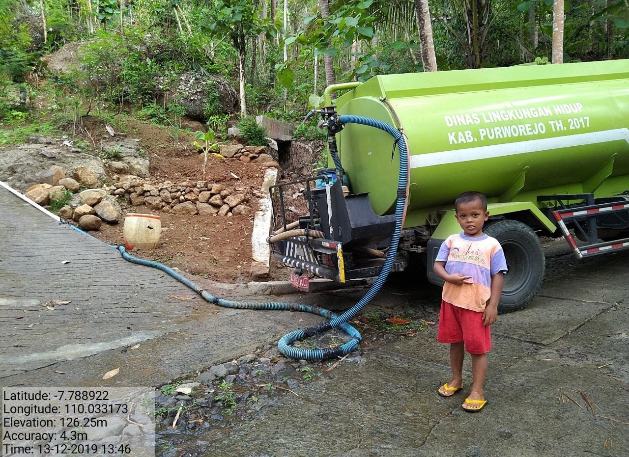 DISTRIBUSI BANTUAN AIR BERSIH HARI KE-179 DI DESA SOKO