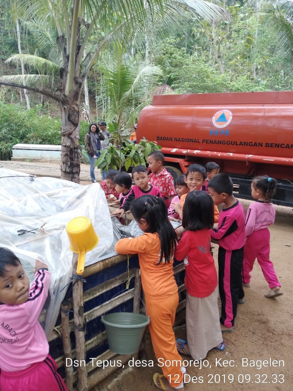 DISTRIBUSI BANTUAN AIR BERSIH HARI KE-178 DI DESA SOMOREJO