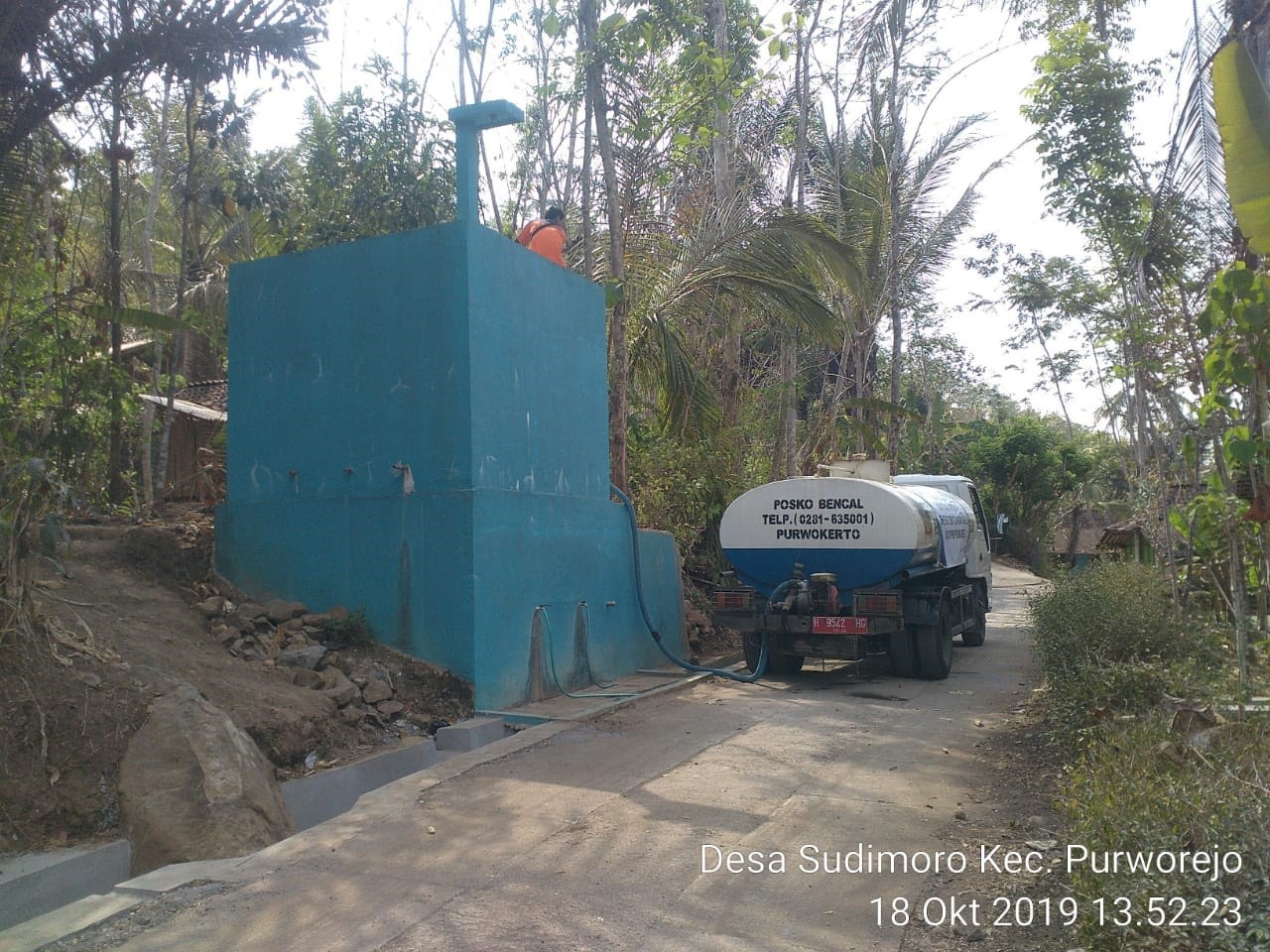 DISTRIBUSI BANTUAN AIR BERSIH HARI KE-123 DI DESA SUDIMORO