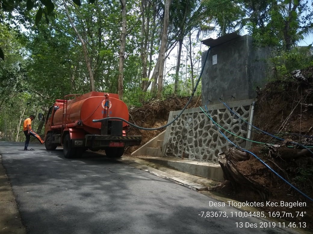 DISTRIBUSI BANTUAN AIR BERSIH HARI KE-179 DI DESA TLOGOKOTES