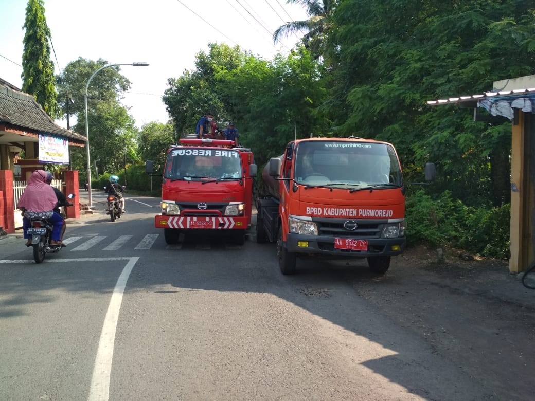 KEGIATAN FASILITASI PENYEMPROTAN DESINFEKTAN BPBD KABUPATEN PURWOREJO