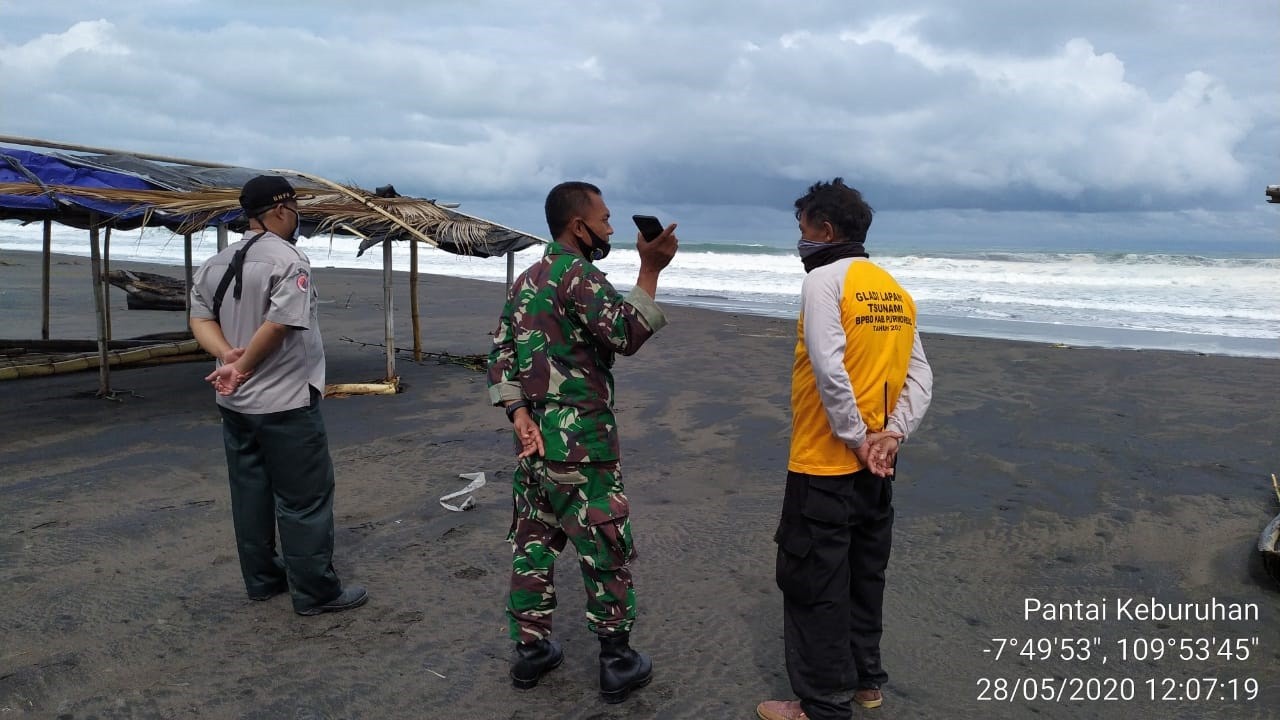 Pemantauan Gelombang Pasang di pantai selatan kab.Purworejo.