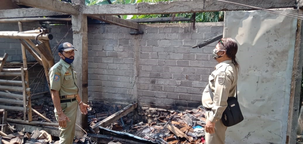 API MENGHANGUSKAN RUMAH WARGA KETANGI