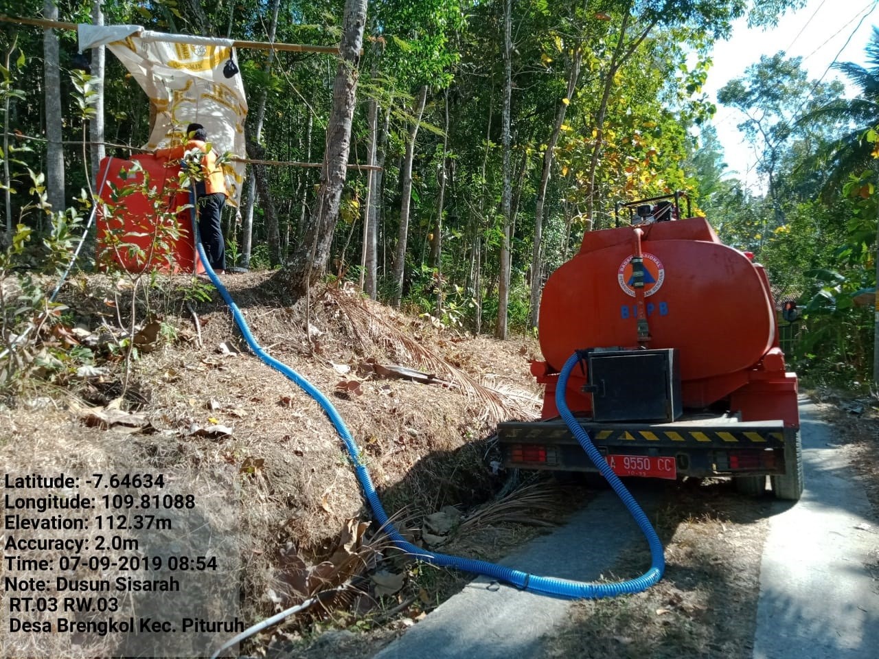 DISTRIBUSI BANTUAN AIR BERSIH HARI KE-82 DI DESA BRENGKOL