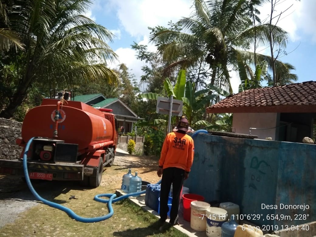 DISTRIBUSI BANTUAN AIR BERSIH HARI KE-81 DI DESA DONOREJO