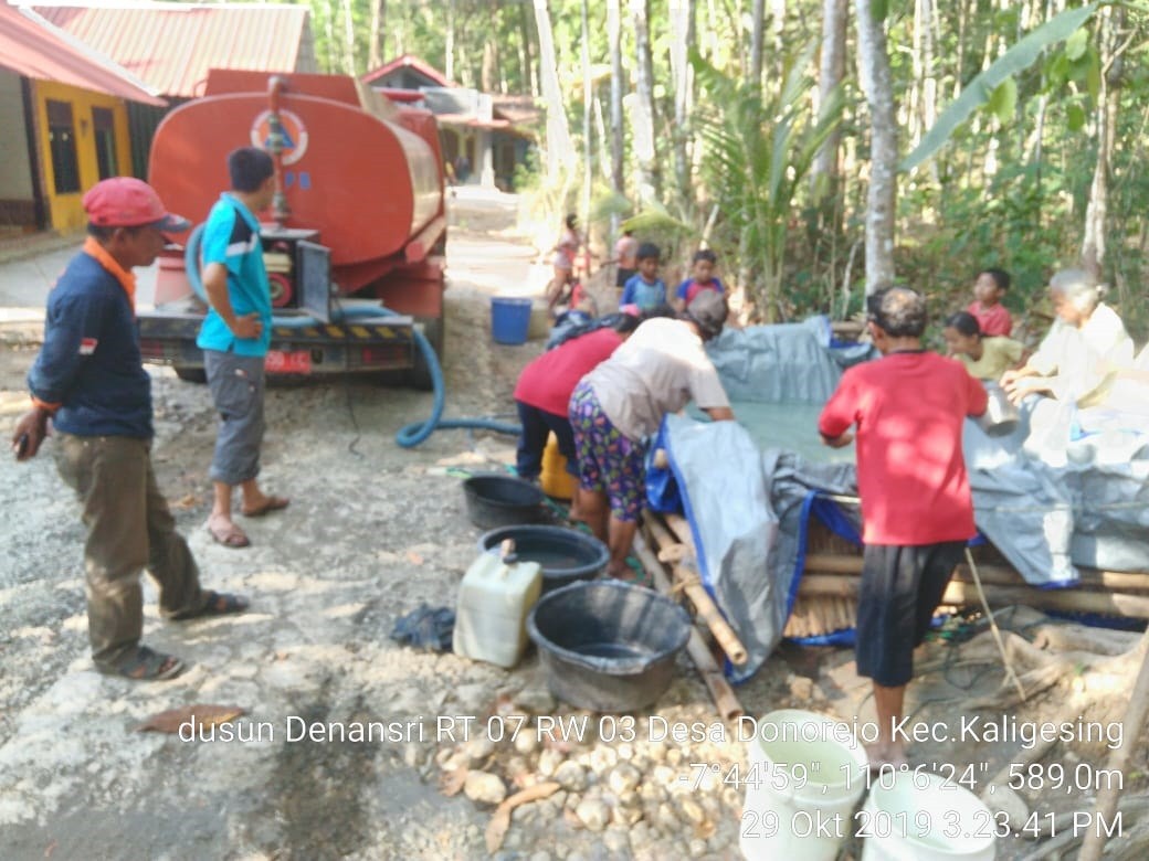 DISTRIBUSI BANTUAN AIR BERSIH HARI KE-134 DI DESA DONOREJO