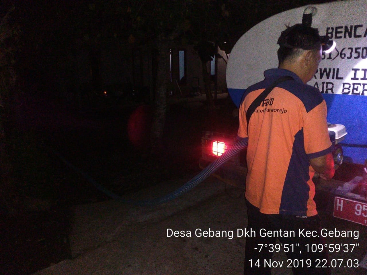 DISTRIBUSI BANTUAN AIR BERSIH HARI KE-76 DI DESA GEBANG