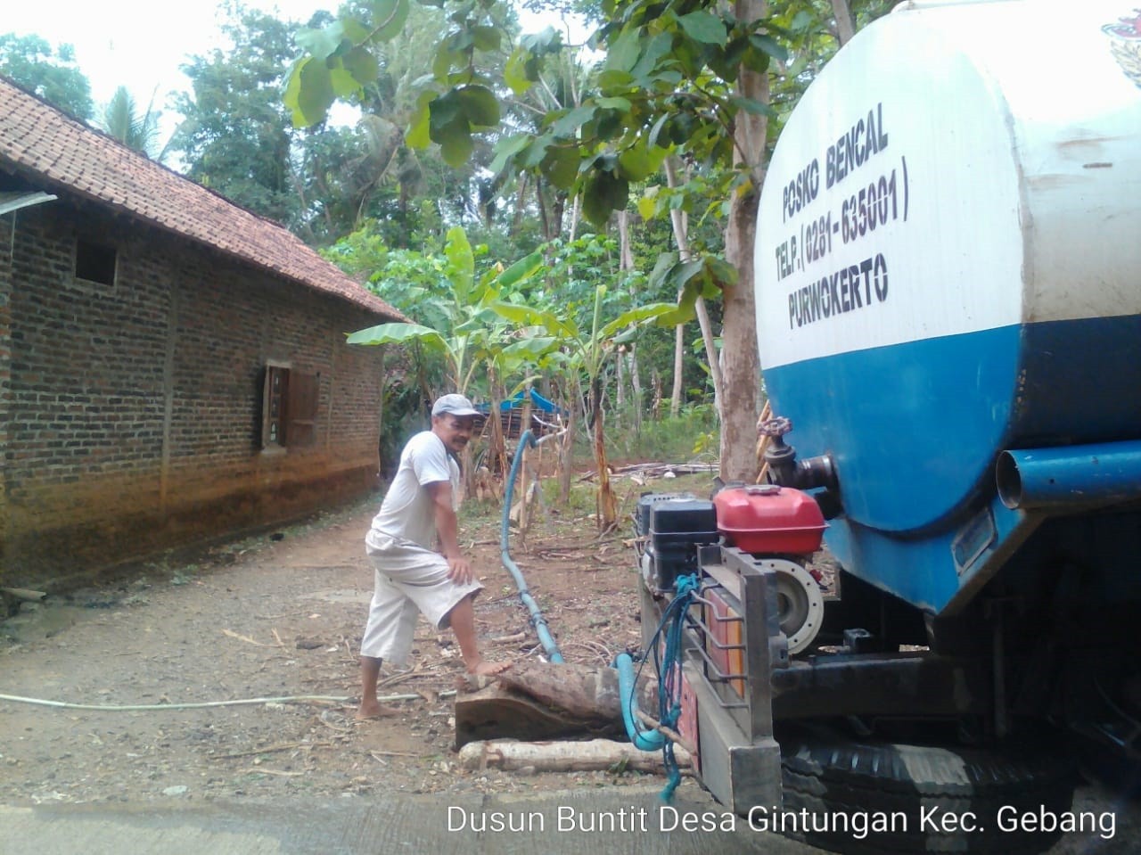 DISTRIBUSI BANTUAN AIR BERSIH HARI KE-169 DI DESA GINTUNGAN