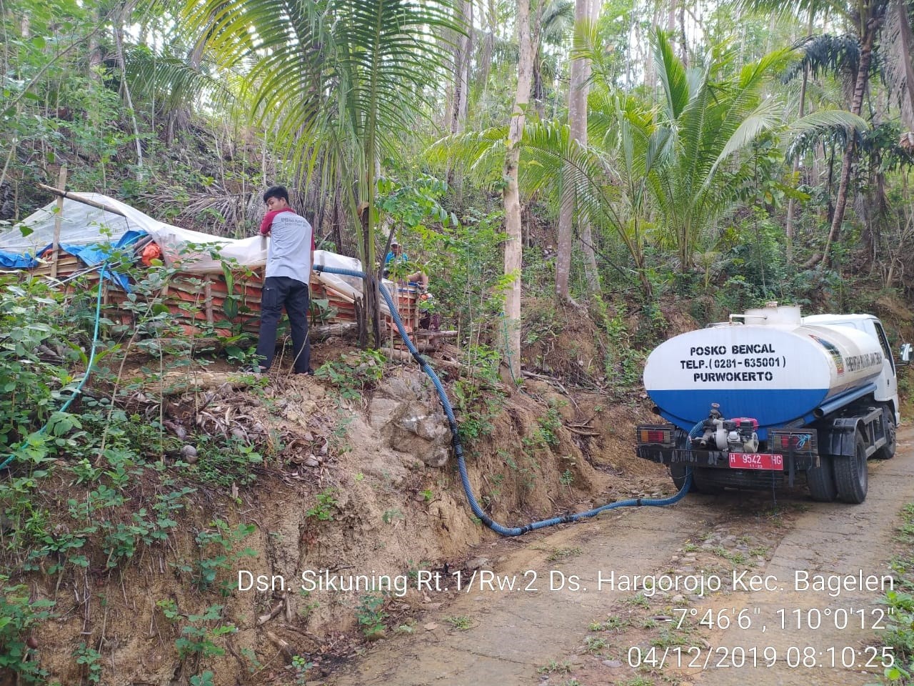 DISTRIBUSI BANTUAN AIR BERSIH HARI KE-170 DI DESA HARGOROJO