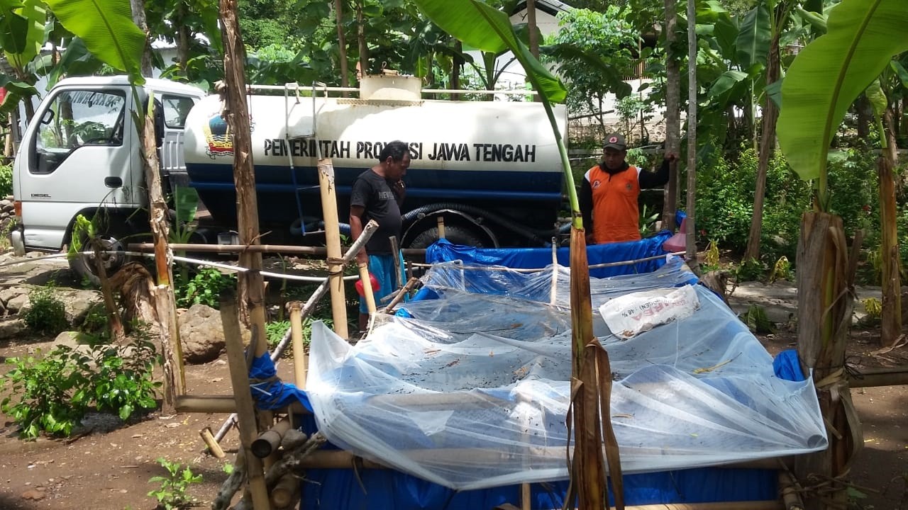 DISTRIBUSI BANTUAN AIR BERSIH HARI KE-175 DI DESA JELOK