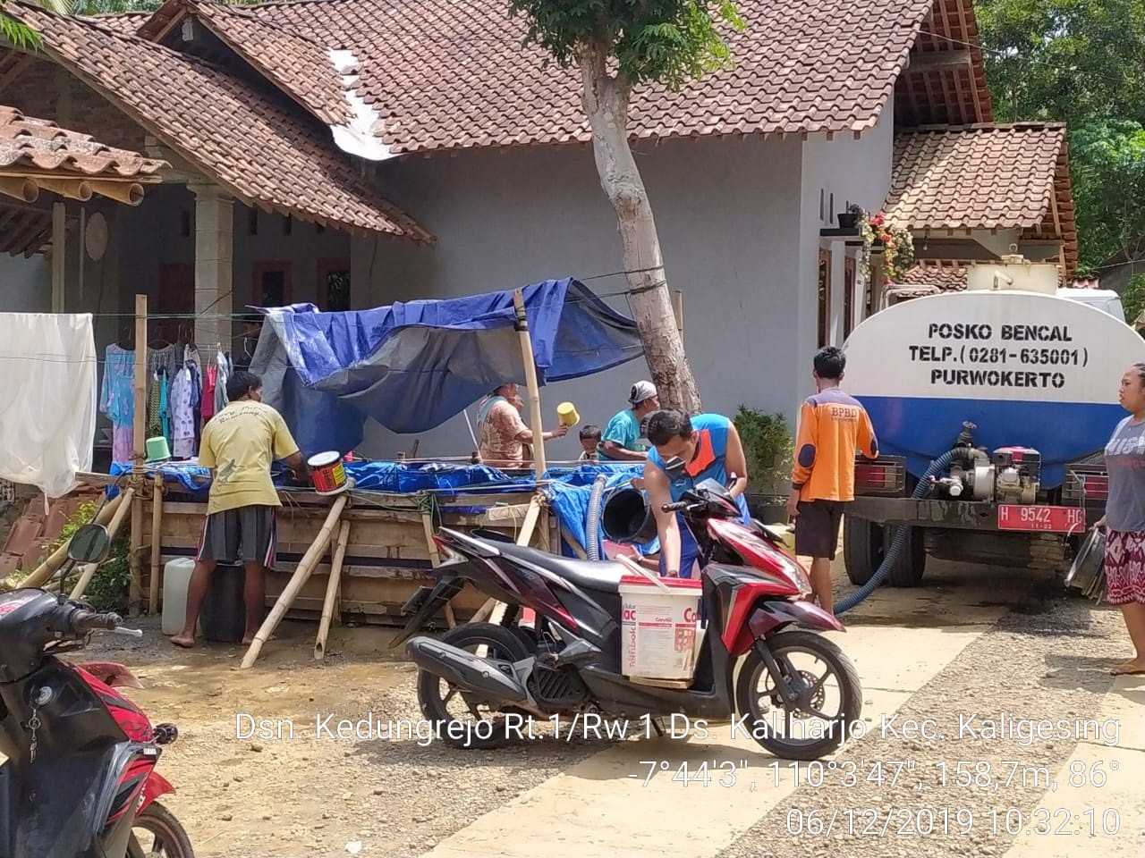 DISTRIBUSI BANTUAN AIR BERSIH HARI KE-172 DI DESA KALIHARJO