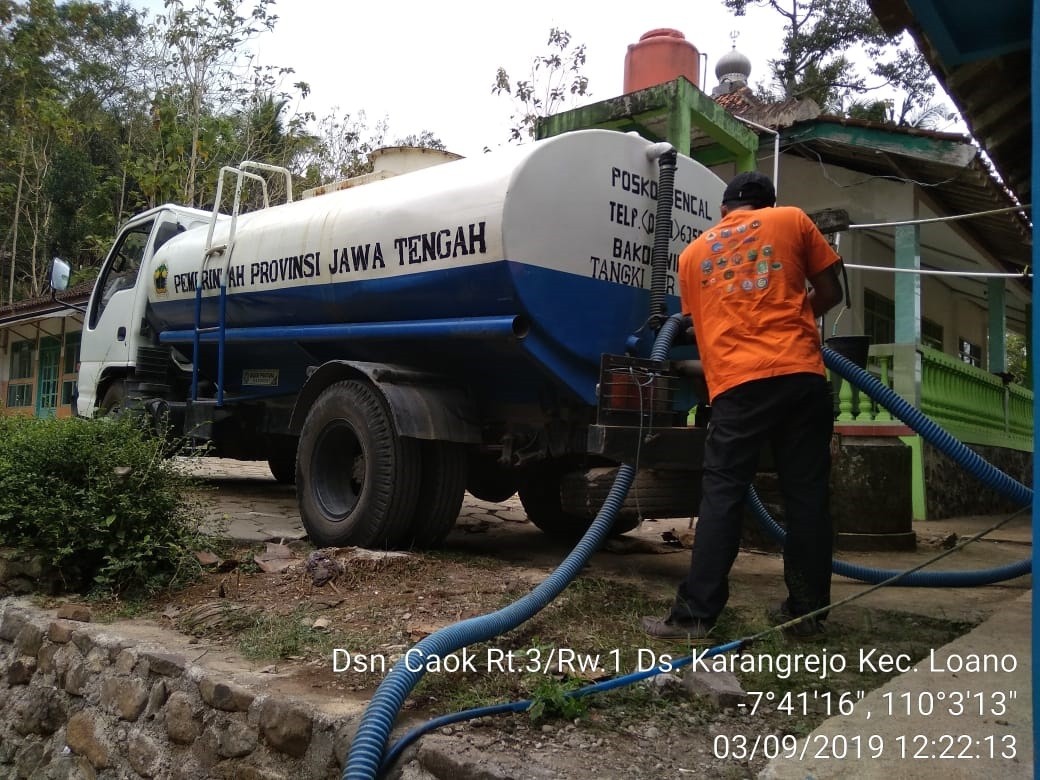 DISTRIBUSI BANTUAN AIR BERSIH HARI KE-78 DI DESA KARANGREJO