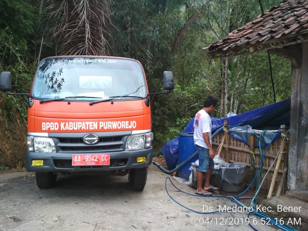 DISTRIBUSI BANTUAN AIR BERSIH HARI KE-170 DI DESA MEDONO