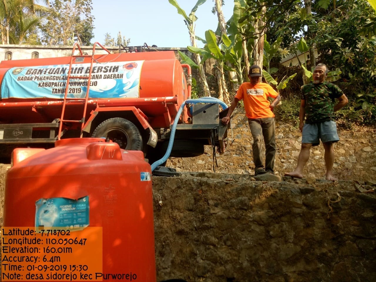 DISTRIBUSI BANTUAN AIR BERSIH HARI KE-76 DI DESA SIDOREJO