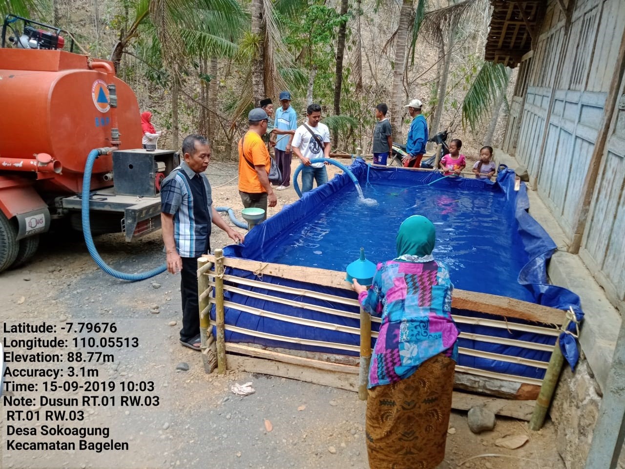 DISTRIBUSI BANTUAN AIR BERSIH HARI KE-90 DI DESA SOKOAGUNG