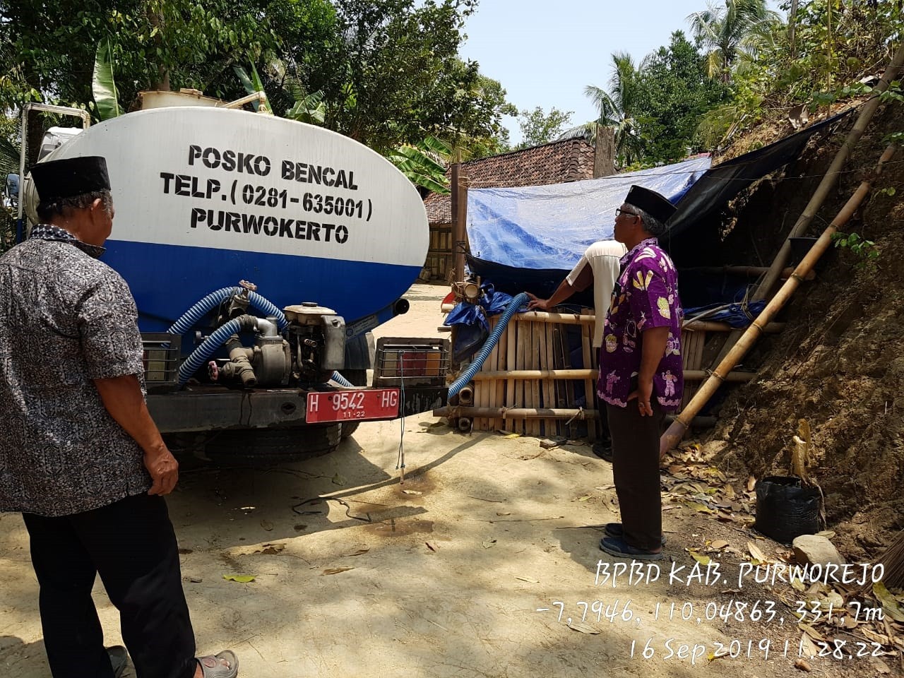 DISTRIBUSI BANTUAN AIR BERSIH HARI KE-91 DI DESA SOKOAGUNG