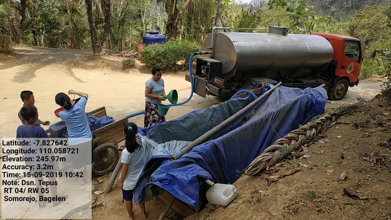 DISTRIBUSI BANTUAN AIR BERSIH HARI KE-90 DI DESA SOMOREJO