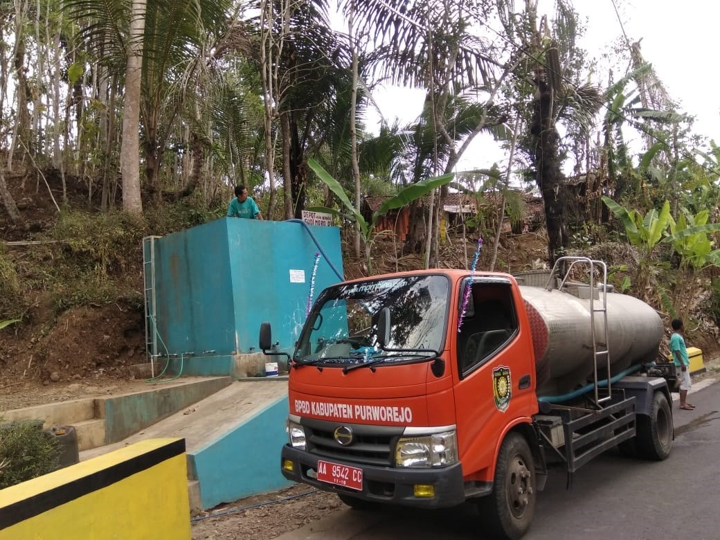 DISTRIBUSI BANTUAN AIR BERSIH HARI KE-142 DI DESA SUDIMORO