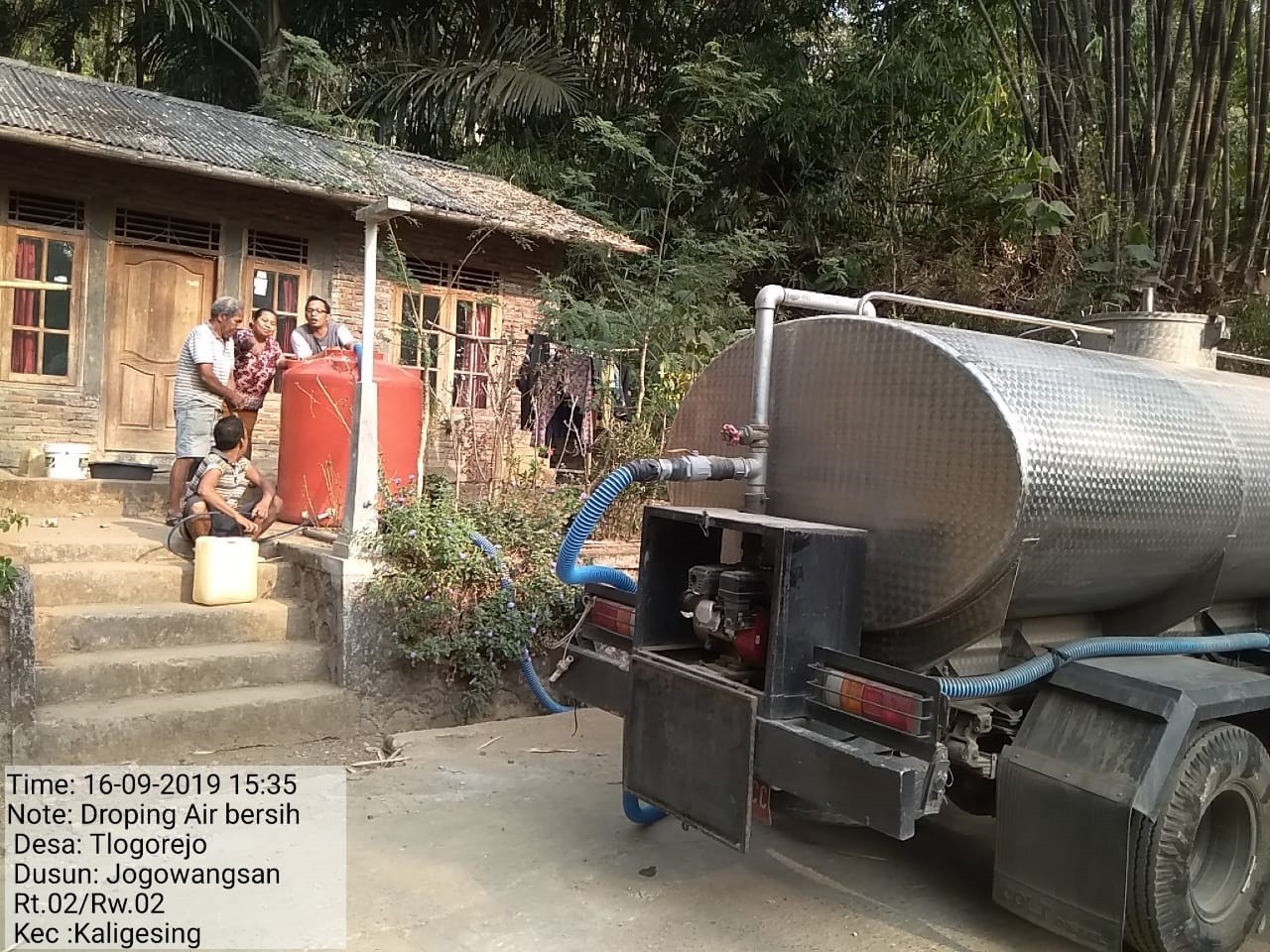 DISTRIBUSI BANTUAN AIR BERSIH HARI KE-91 DI DESA TLOGO REJO