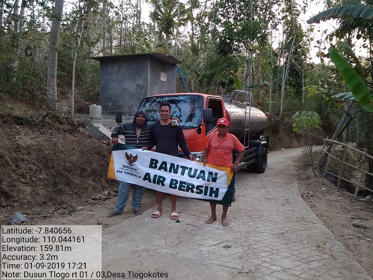 DISTRIBUSI BANTUAN AIR BERSIH HARI KE-76 DI DESA TLOGOKOTES