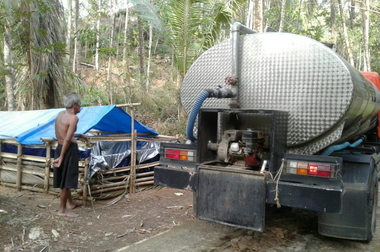 DISTRIBUSI BANTUAN AIR BERSIH HARI KE-171 DI DESA TURUS