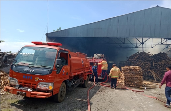 Dukungan pemadaman api kebakaran di pabrik kayu Banyuurip